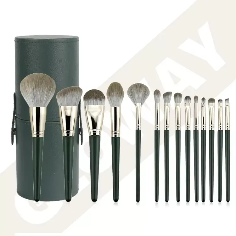 What are the tips for choosing makeup brushes?